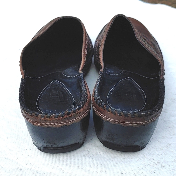 Ladies leather clogs,brown,decorative stitching,Clark's Artisan Collection, 8.5 - Picture 5 of 10